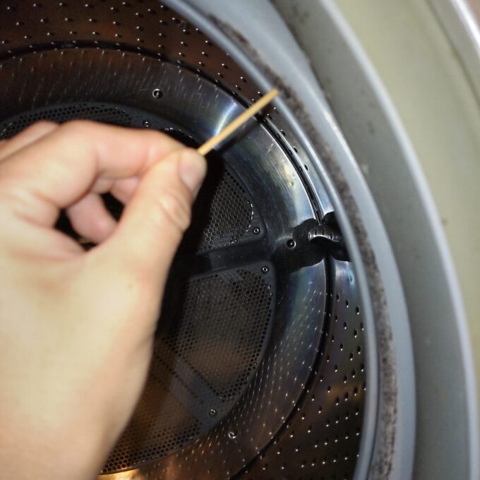 ドラム式洗濯乾燥機のダクトと洗濯槽の繋がっている所